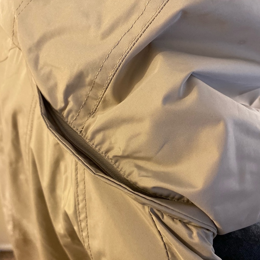 Tan colored windbreaker/rain coat - Picture 5 of 5